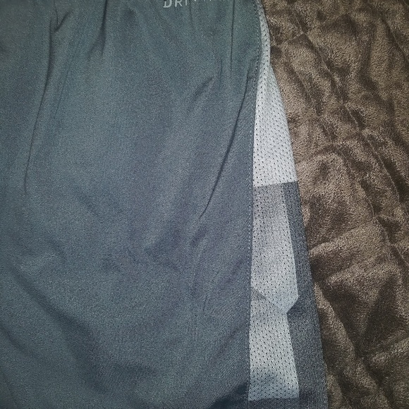 Nike dri-fit boys basketball shorts - Picture 2 of 4